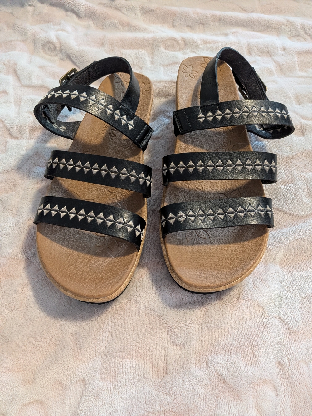 Sketchers -Women’s Black Strappy Boho Comfort Sandal Wedges